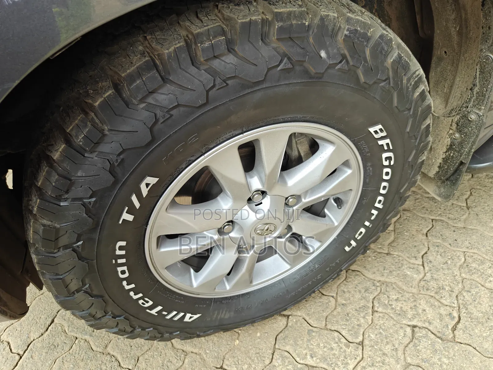 Toyota Land Cruiser 4.5 V8 VXR 2011 Gray