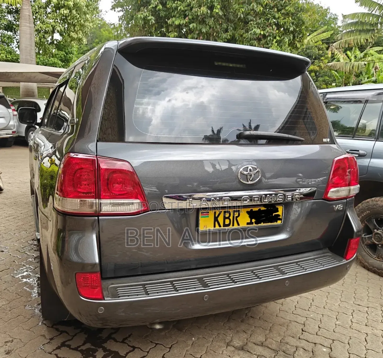 Toyota Land Cruiser 4.5 V8 VXR 2011 Gray