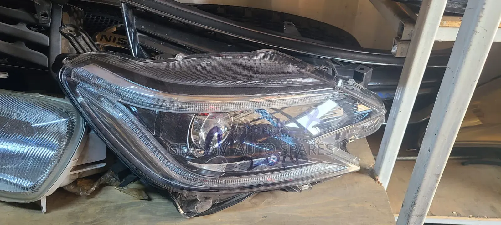 Toyota Marx X 2014 Headlight