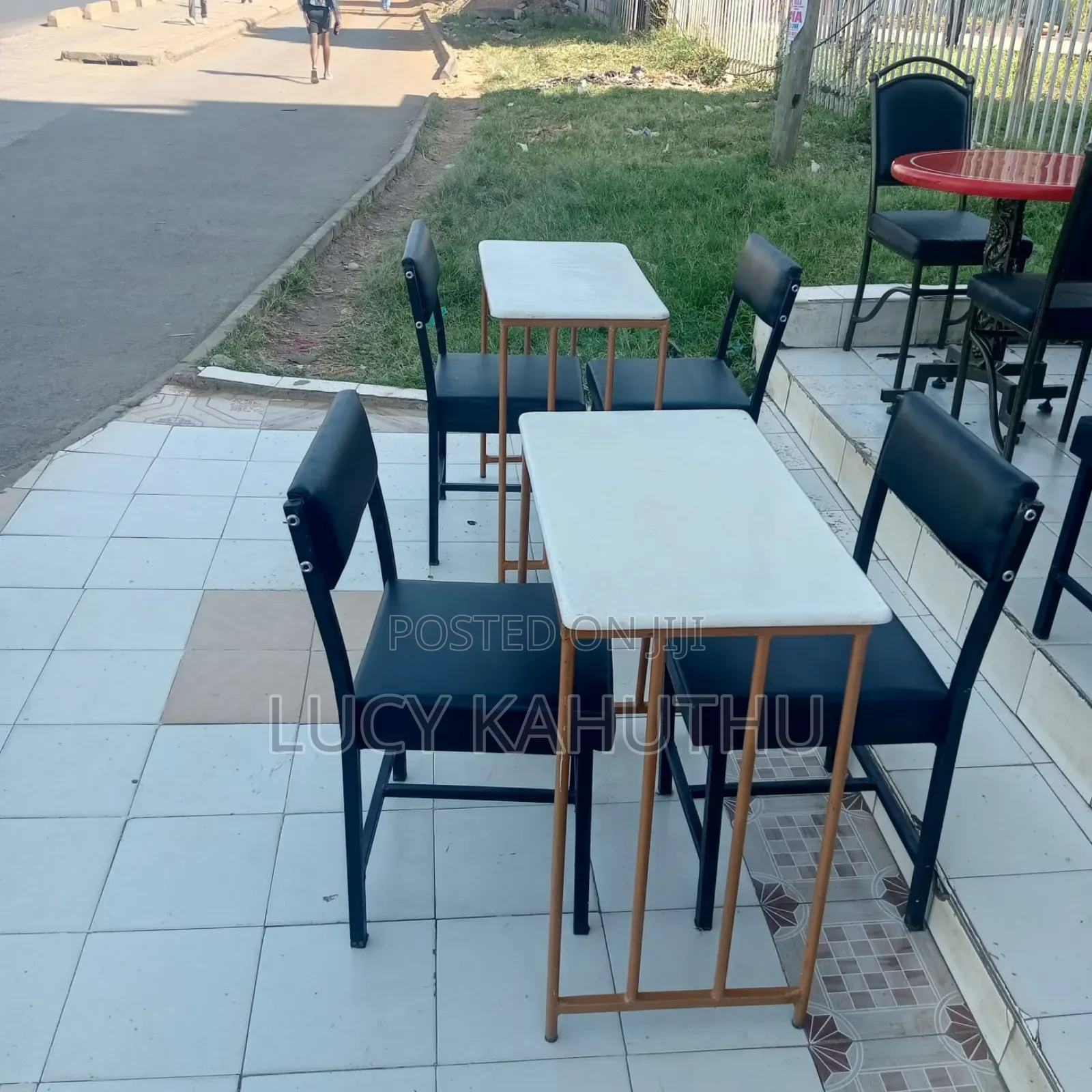 Simple Manicure Table With Office Chairs