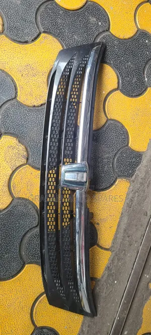 Toyota Isis 2005/06 Grill