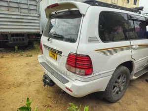 Toyota Land Cruiser 2003 White