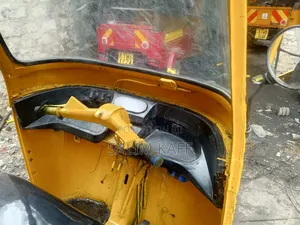 Piaggio 2018 Yellow