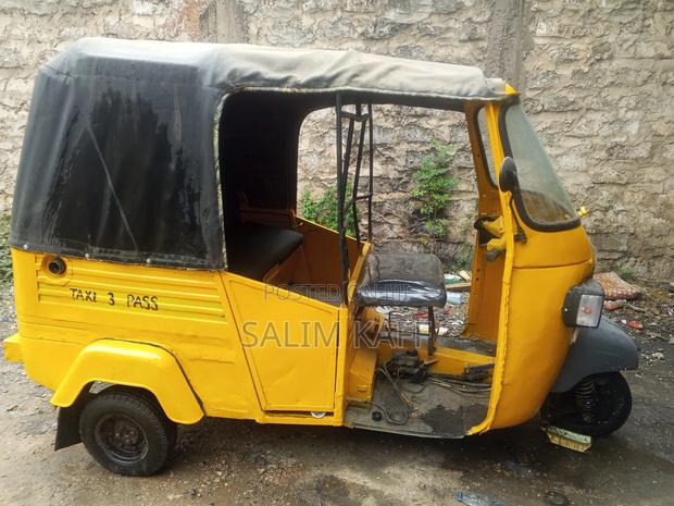Piaggio 2018 Yellow - thumbnail 5