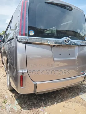 Toyota Noah 2019 Silver