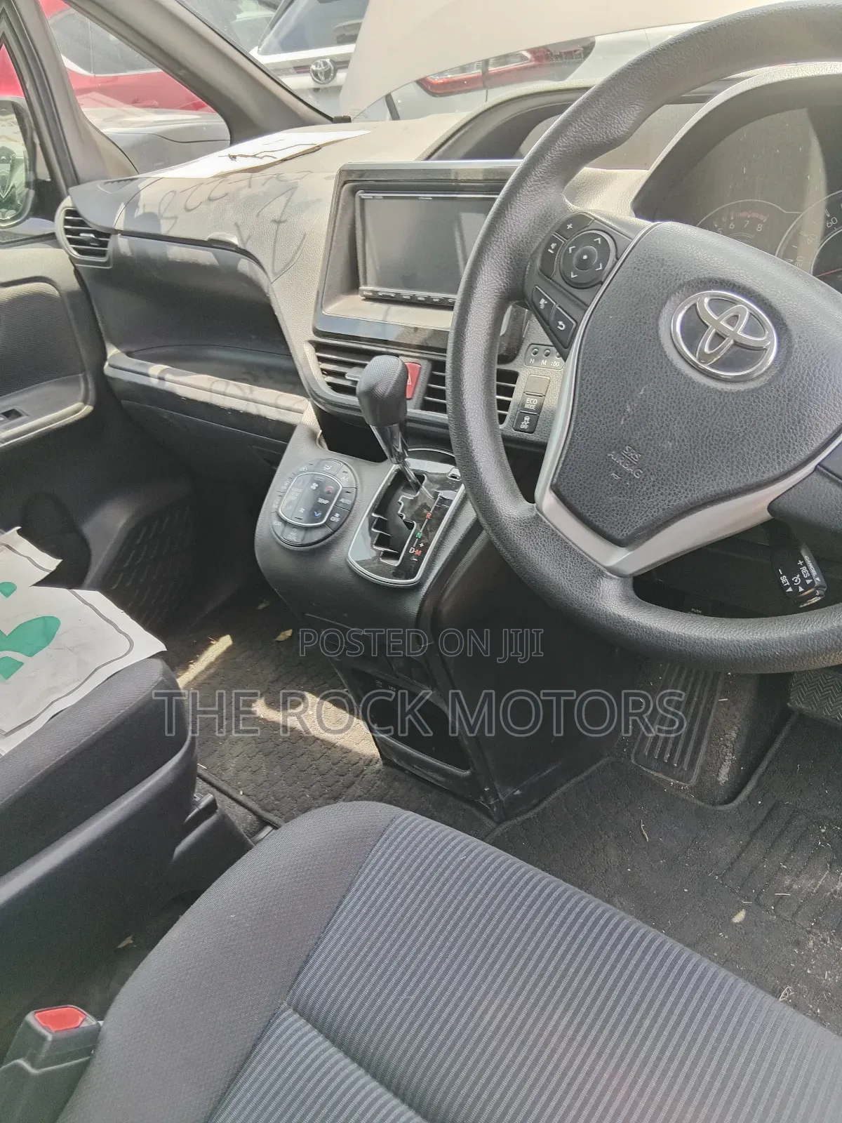 Toyota Noah 2019 Silver
