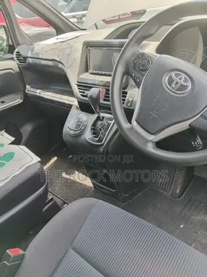 Toyota Noah 2019 Silver