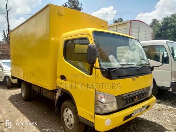 Mitsubishi Canter Truck 2010 Yellow