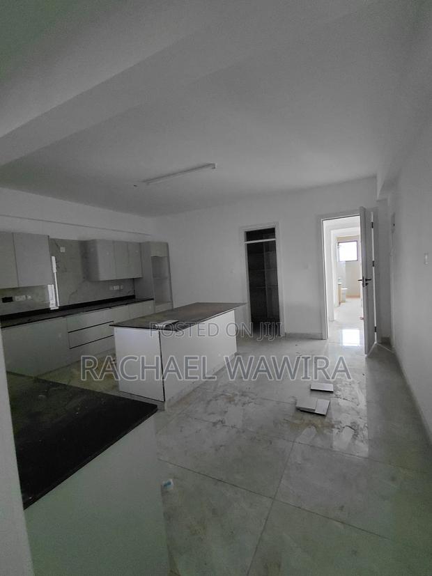 4bdrm Duplex in Gm, Spring Valley for sale - main view