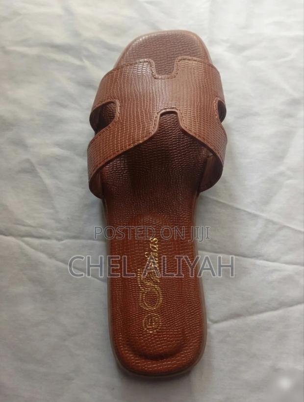 Chic Tan H-Slides - thumbnail 2