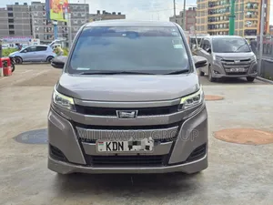 Toyota Noah 2017 Silver
