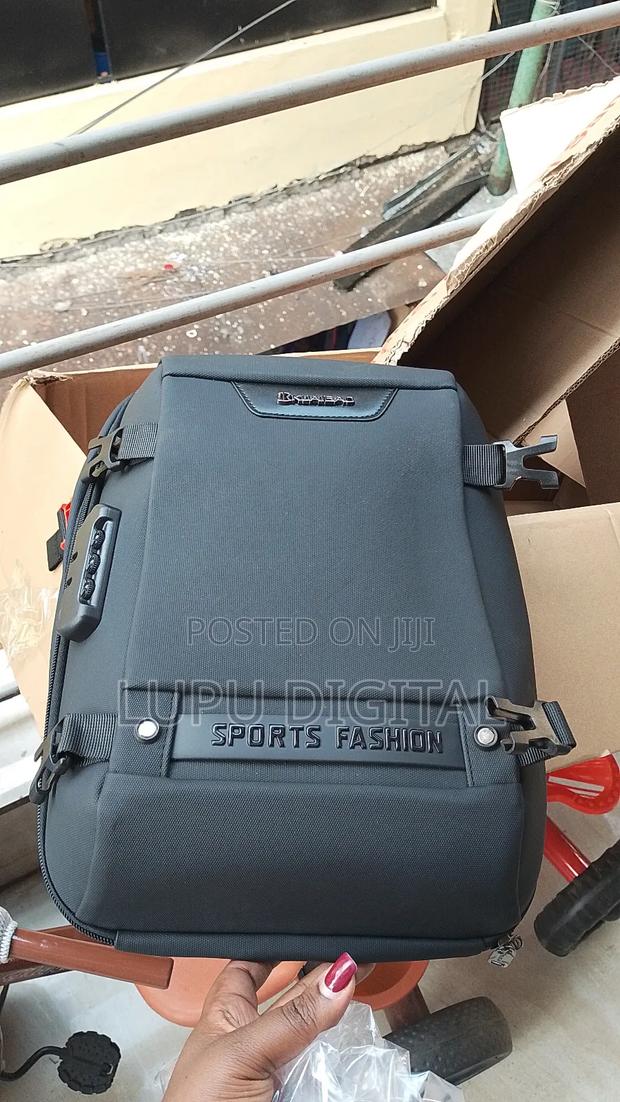 Medium Size Hard Shell Laptop Bag - thumbnail 3