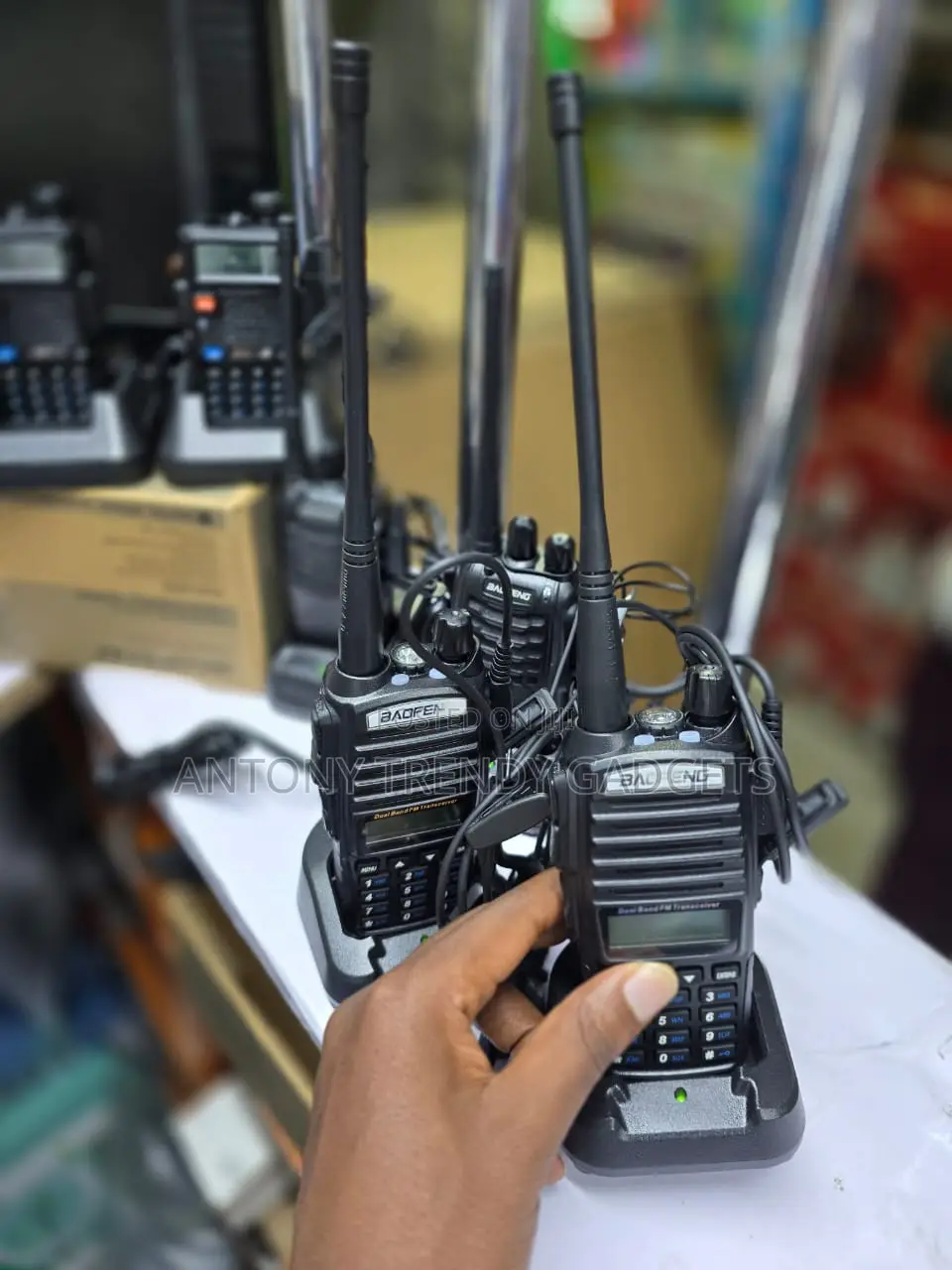 Uv82 Baofeng Uv82 Walkie Talkie Uv-82 Dual-Band Two-Way Radio.