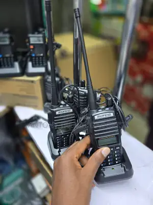 Uv82 Baofeng Uv82 Walkie Talkie Uv-82 Dual-Band Two-Way Radio.