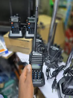 Uv82 Baofeng Uv82 Walkie Talkie Uv-82 Dual-Band Two-Way Radio.