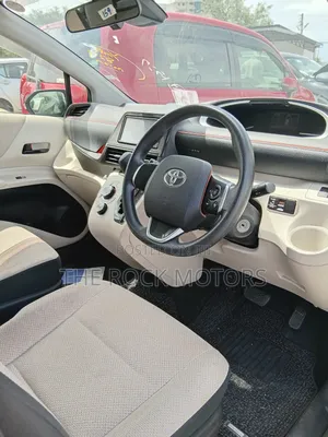 Toyota Sienta 2019