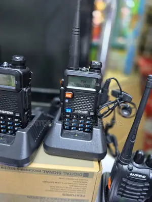 Baofeng Uv-5r Walkie Talkie 128 Channels With Fm Radio