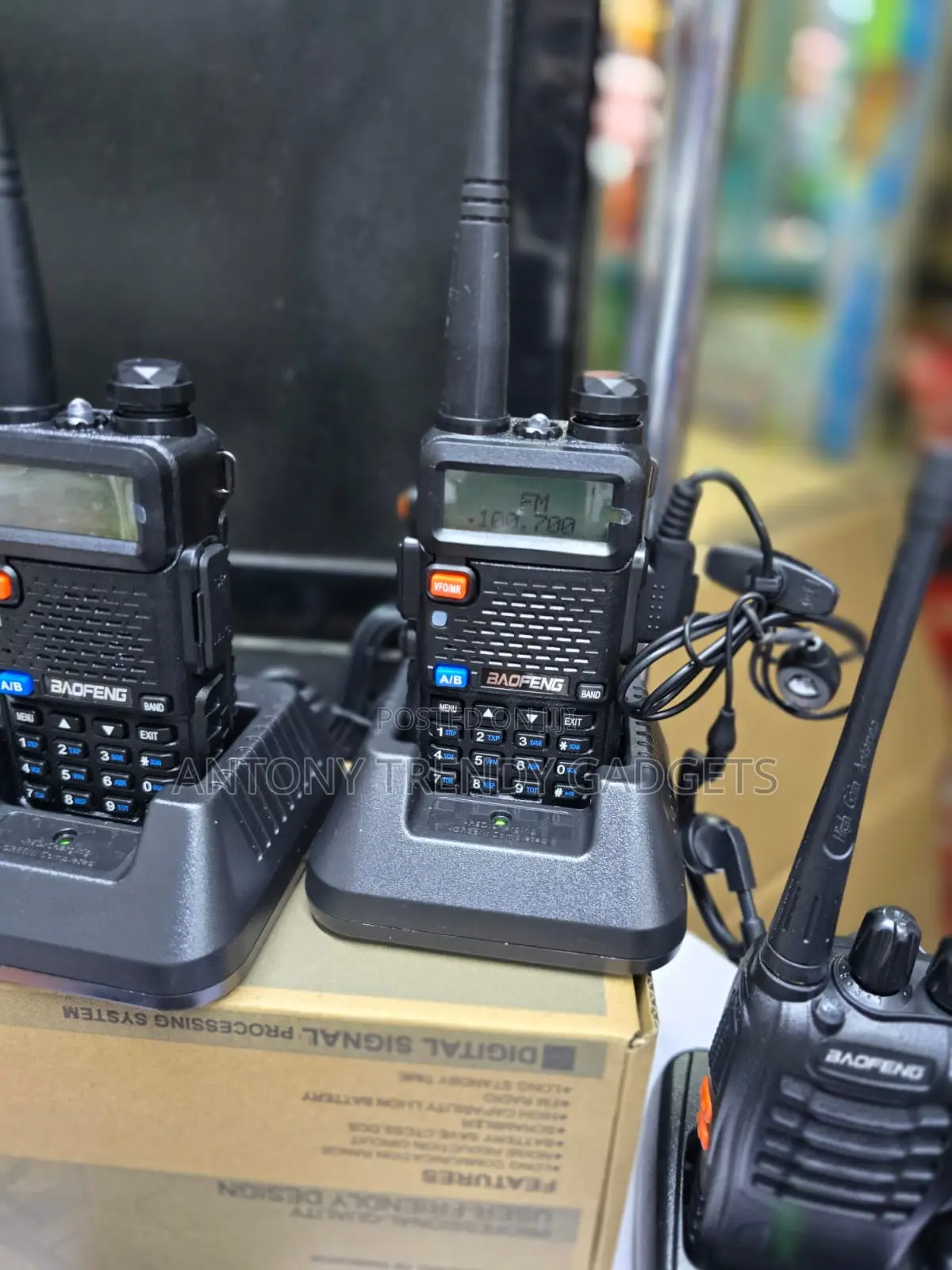 Baofeng Uv-5r Walkie Talkie 128 Channels With Fm Radio
