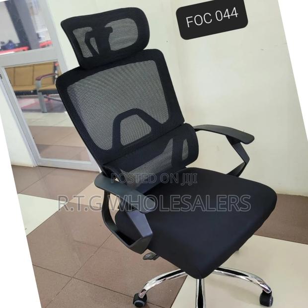 Managerial Mesh Office Chair – Ergonomic High Back With Headrest