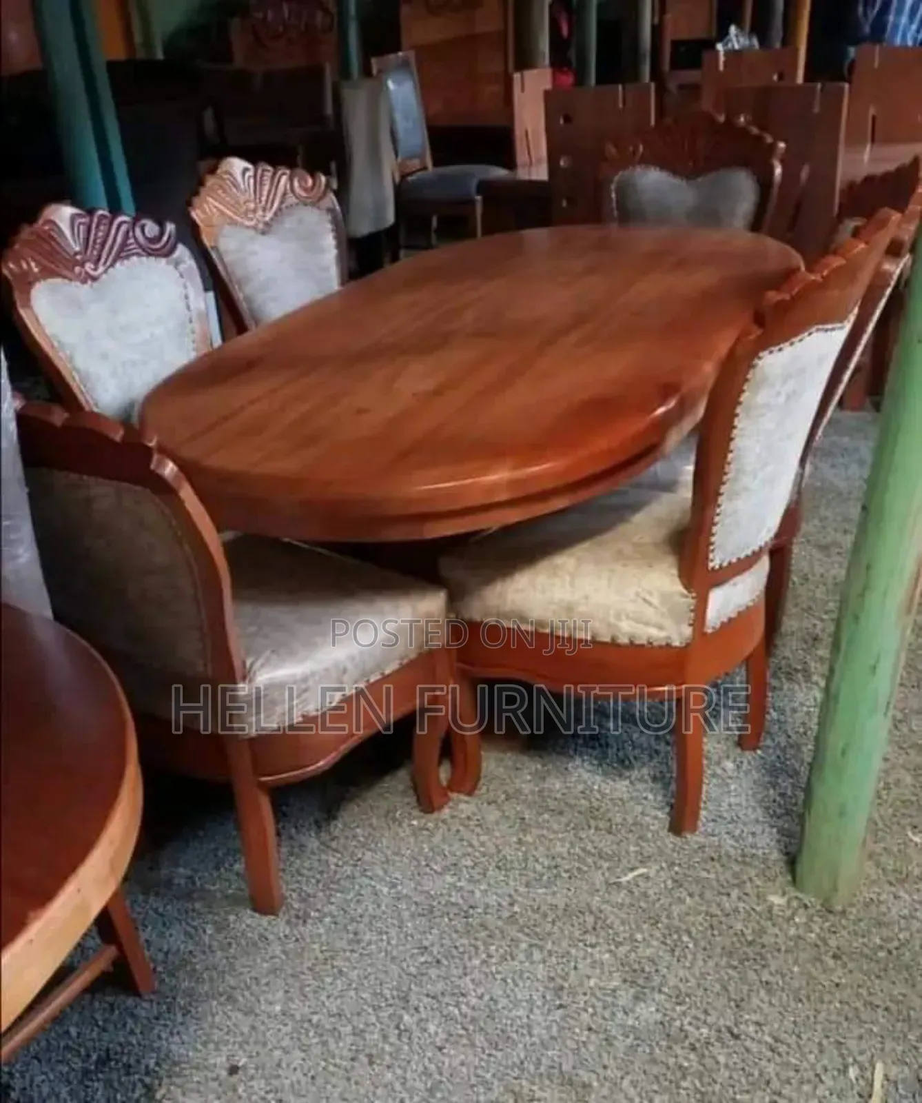 Lovery Dining Table