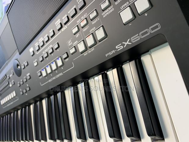 Yamaha PSR Sx 600 - main view