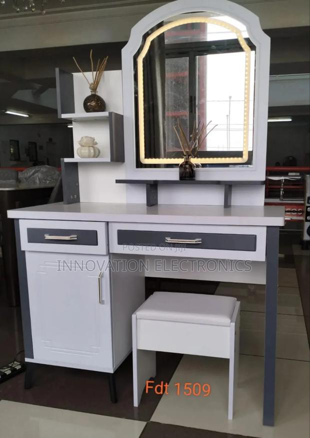Big Dressing Table With Sliding Mirror