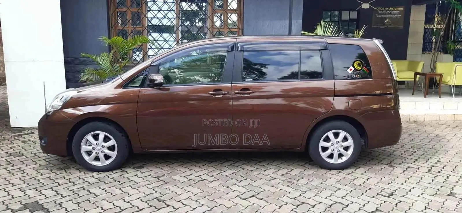 Toyota ISIS 2018 Brown