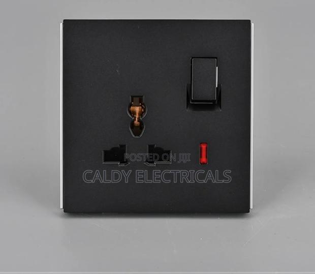 Unique Design Black Single Sockets Jg8 - main view