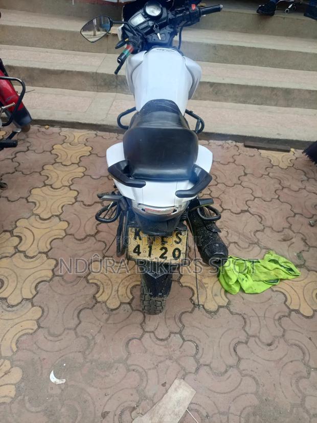 TVS Apache 160 4V 2020 White - main view