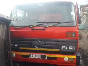 Nissan Diesel (Ud) 1996 Red