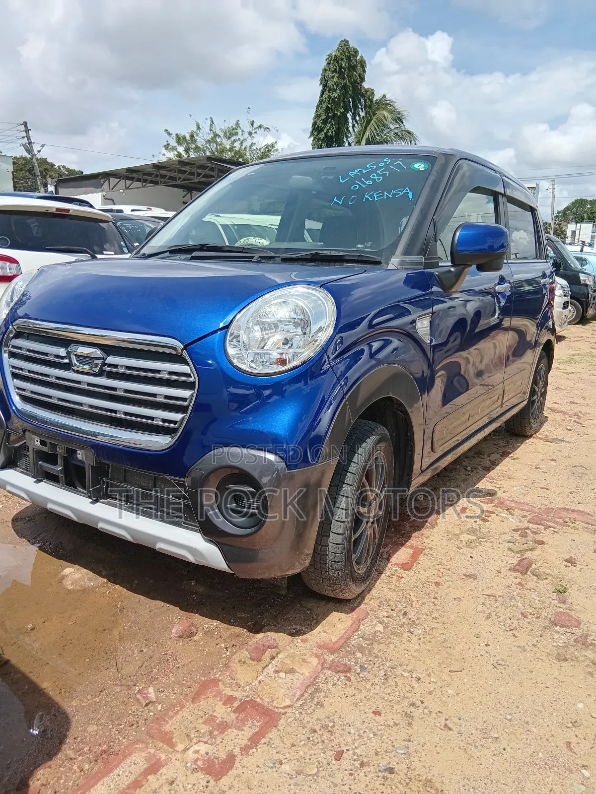 Daihatsu Cast 2018 Blue