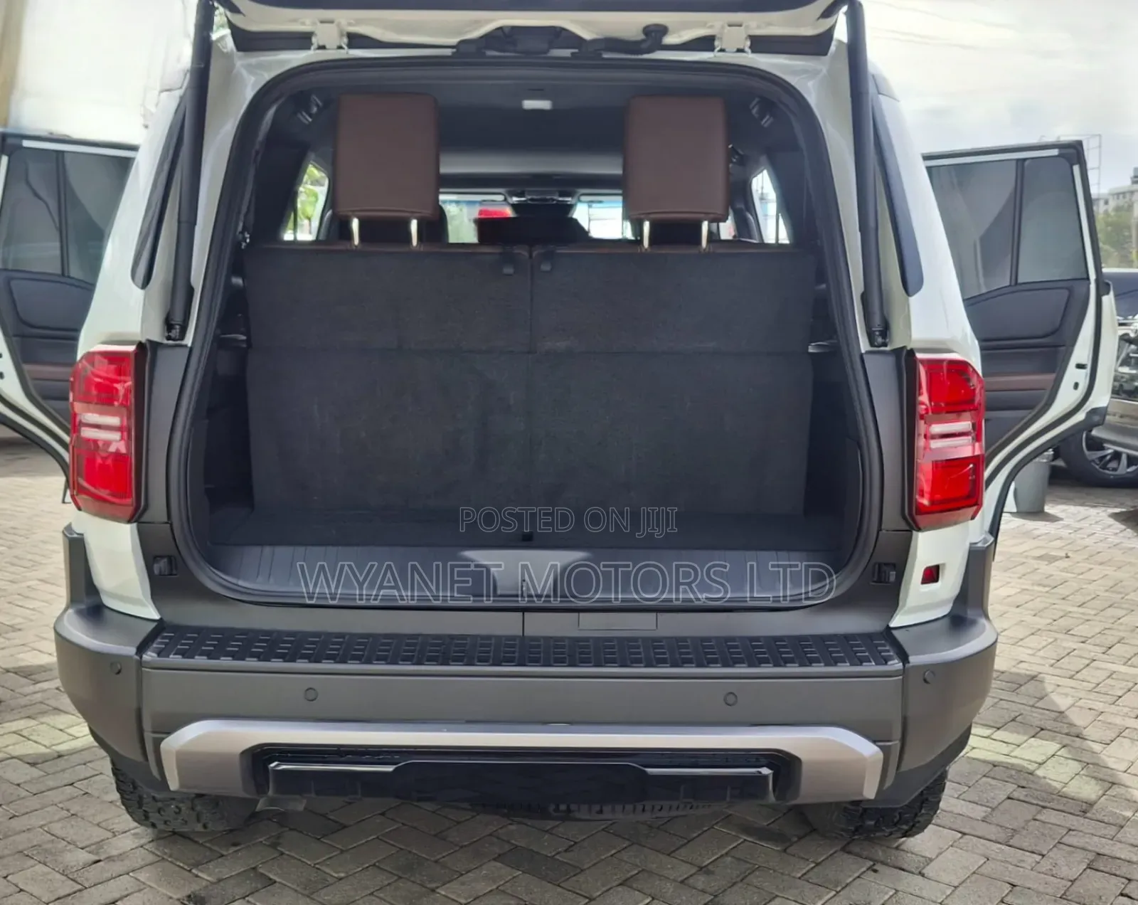 Toyota Land Cruiser Prado 2.8 2024 White