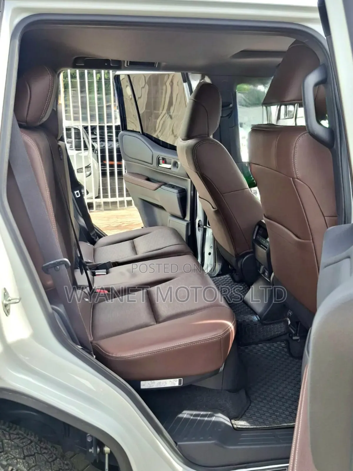 Toyota Land Cruiser Prado 2.8 2024 White