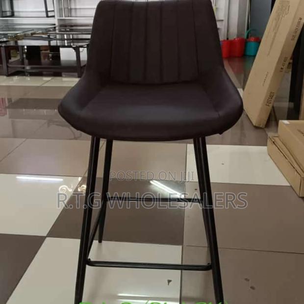 Modern Executive Bar Chair With Footrest Cushioned Seat