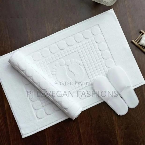 White Bathroom Mat - thumbnail 3