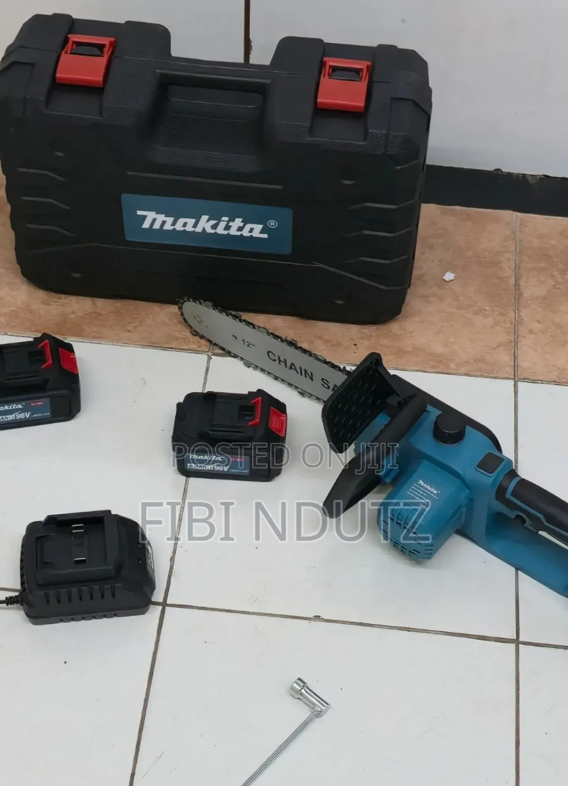 Makita Cordless Chain Saw/12" Makita Cordless Chain Saw