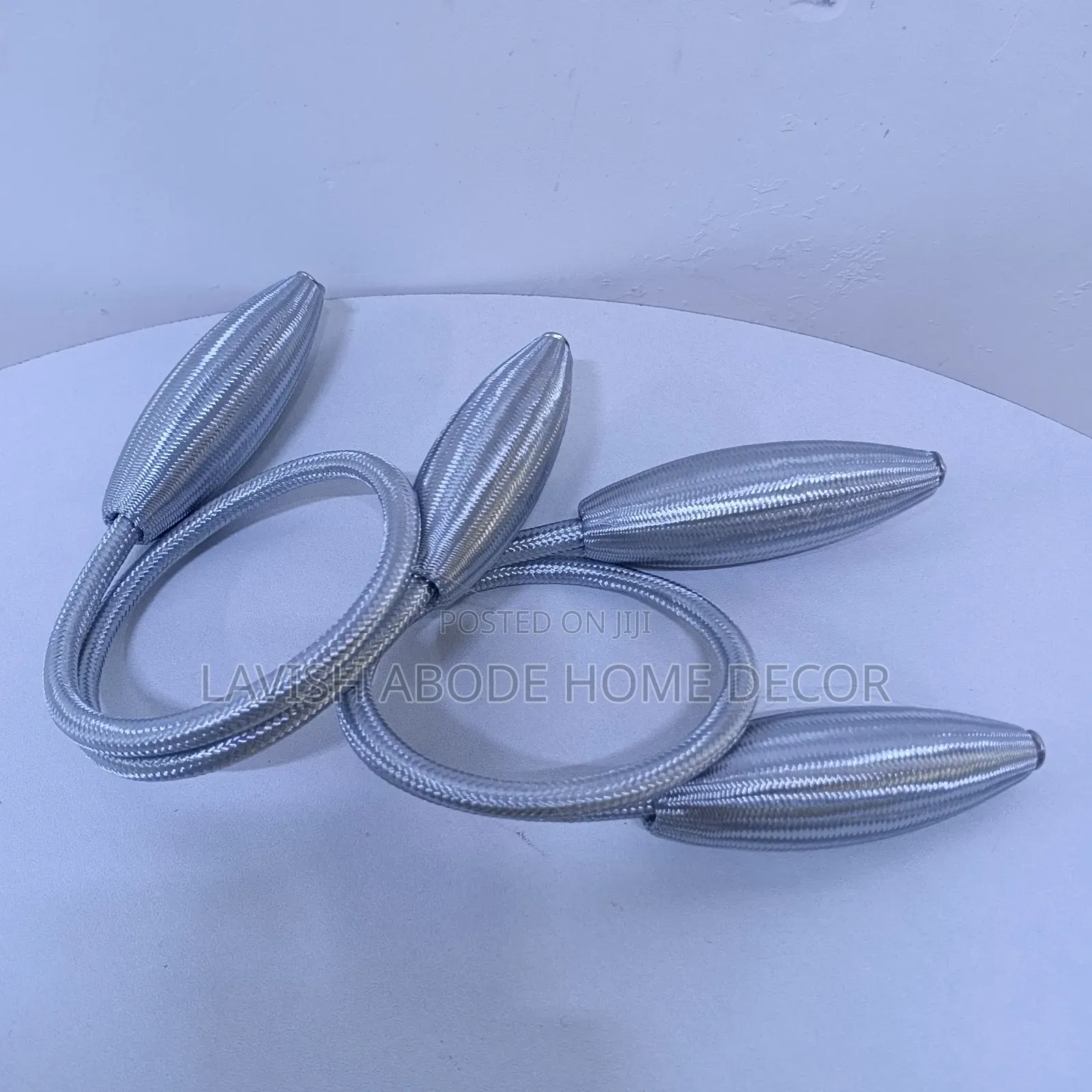 2 PCS Luxurious Curtain Holders /Shears Holder.