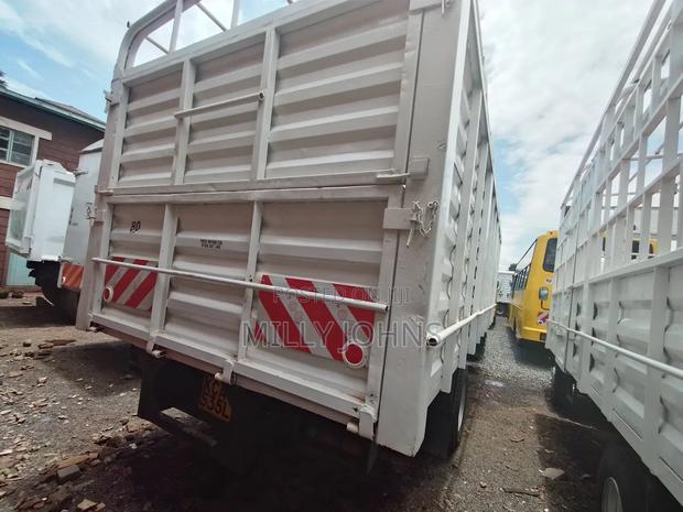 Mitsubishi Mits Fh 215 2014 White - thumbnail 4