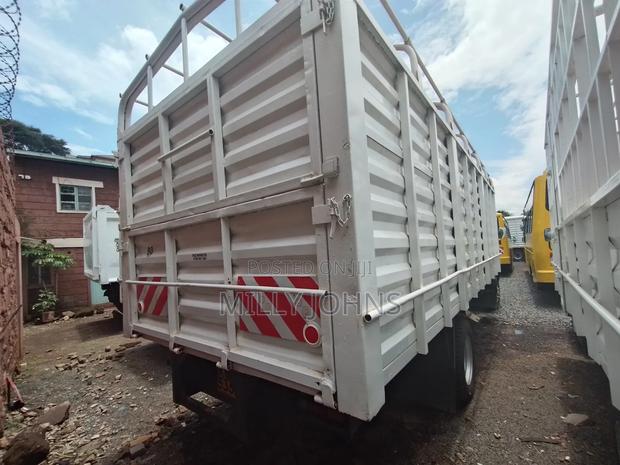 Mitsubishi Mits Fh 215 2014 White - thumbnail 5