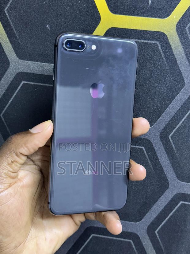 Apple iPhone 8 Plus 64 GB Black