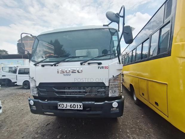 Isuzu FVR 90 2022 White - main view