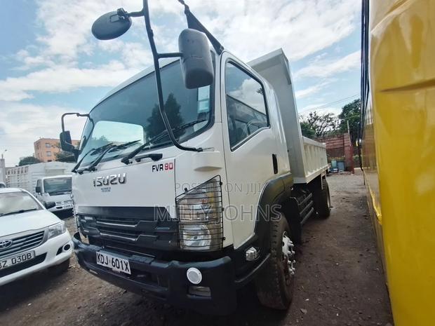 Isuzu FVR 90 2022 White - thumbnail 2