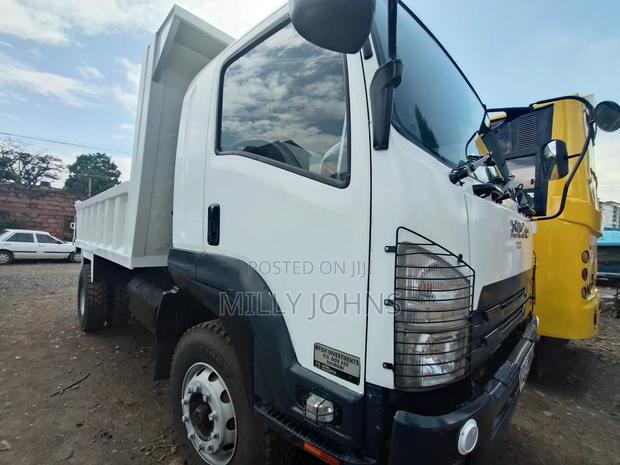 Isuzu FVR 90 2022 White - thumbnail 3
