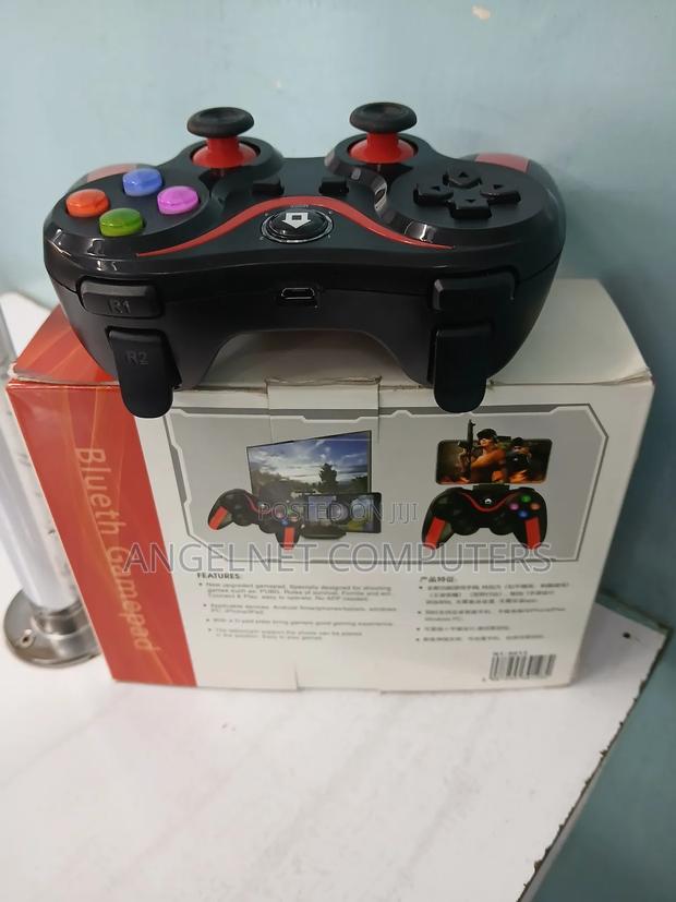 Bluetooth Gaming Pad - main view