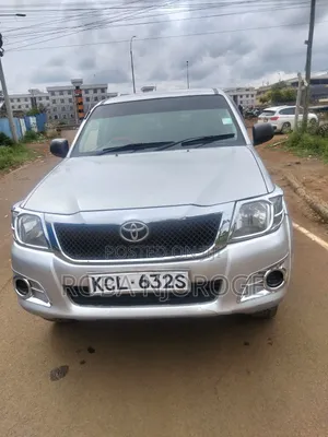 Toyota Hilux 2.5 D-4D 4X4 SRX 2010 Silver