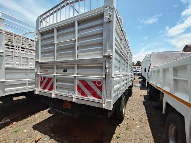 Mitsubishi Canter KCQ 741j 2017 White - thumbnail 4