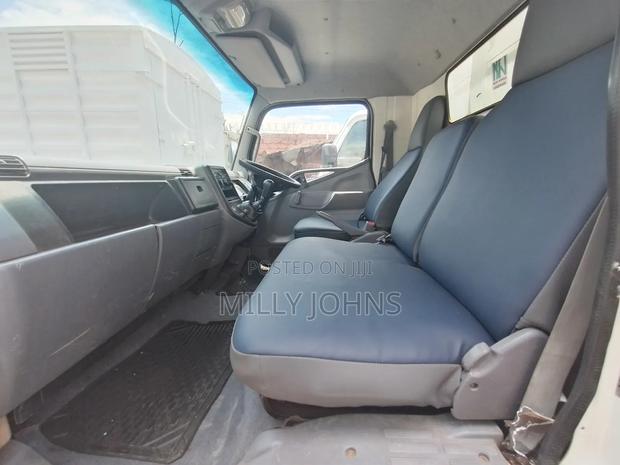 Mitsubishi Canter KCQ 741j 2017 White - thumbnail 9