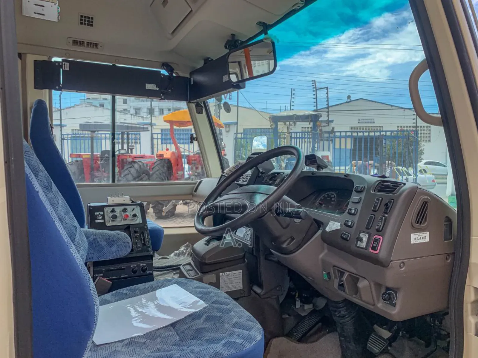 Mitsubishi Fuso Rosa 2018 Beige