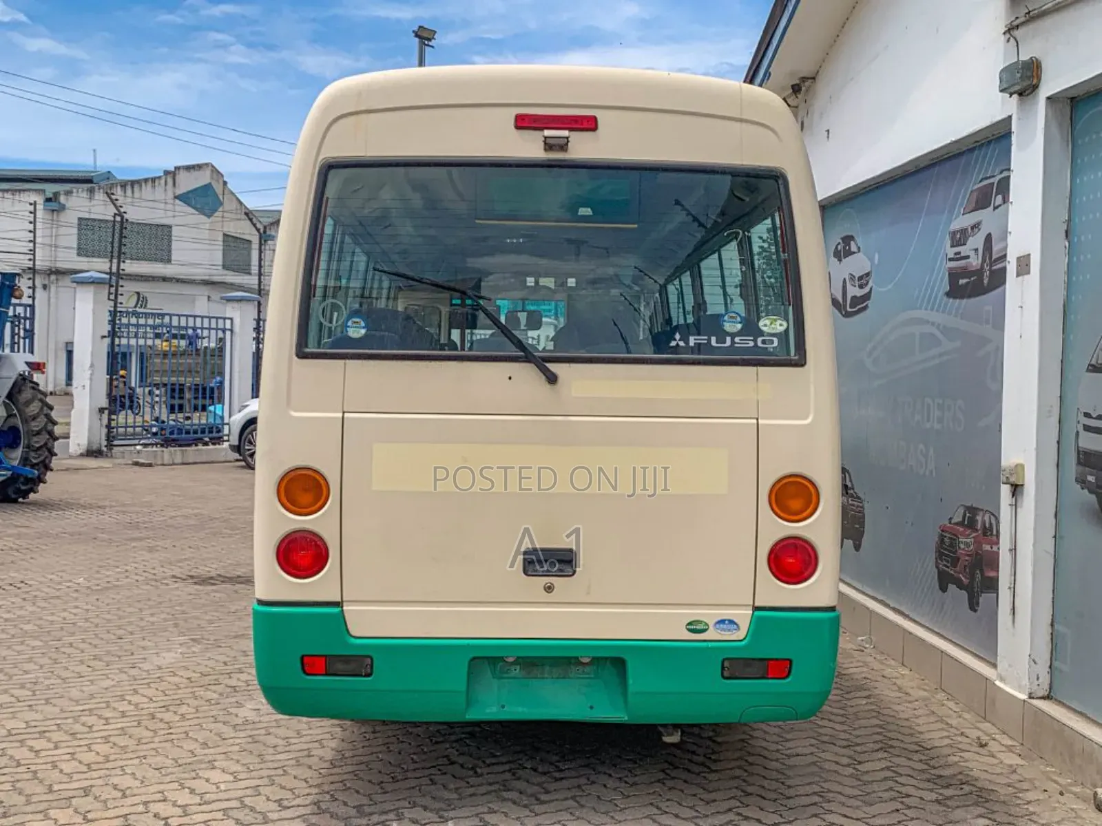 Mitsubishi Fuso Rosa 2018 Beige