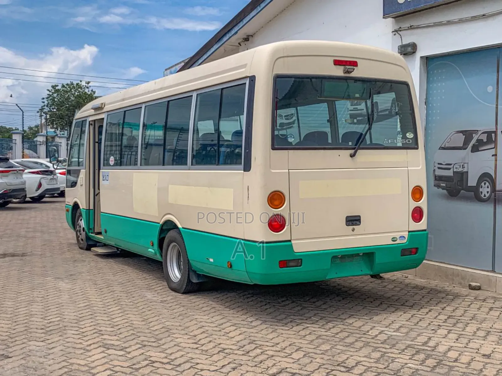 Mitsubishi Fuso Rosa 2018 Beige